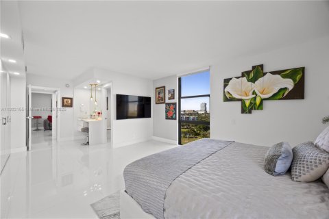 Condo in Aventura, Florida, 2 bedrooms  № 1976095 - photo 13