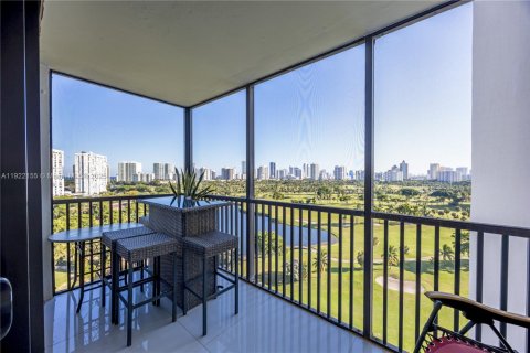 Condo in Aventura, Florida, 2 bedrooms  № 1976095 - photo 9