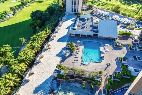 Condo in Aventura, Florida, 2 bedrooms  № 1976095 - photo 17