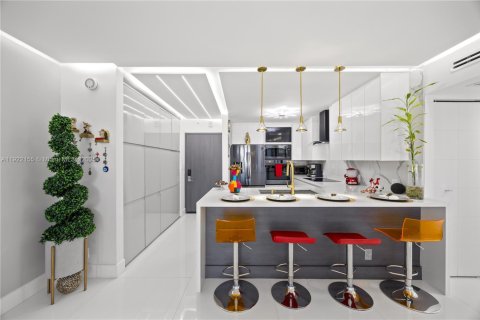 Condo in Aventura, Florida, 2 bedrooms  № 1976095 - photo 7