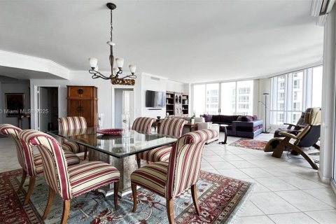 Copropriété à vendre à Aventura, Floride: 2 chambres, 203.46 m2 № 1956069 - photo 15