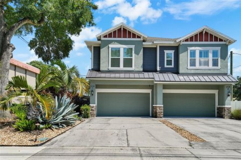 Adosado en Tampa, Florida 3 dormitorios, 191.84 m2 № 2277379