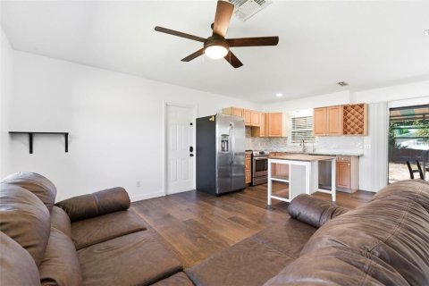 Купить виллу или дом в Семинол, Флорида 6 комнат, 81.29м2, № 2212239 - фото 4