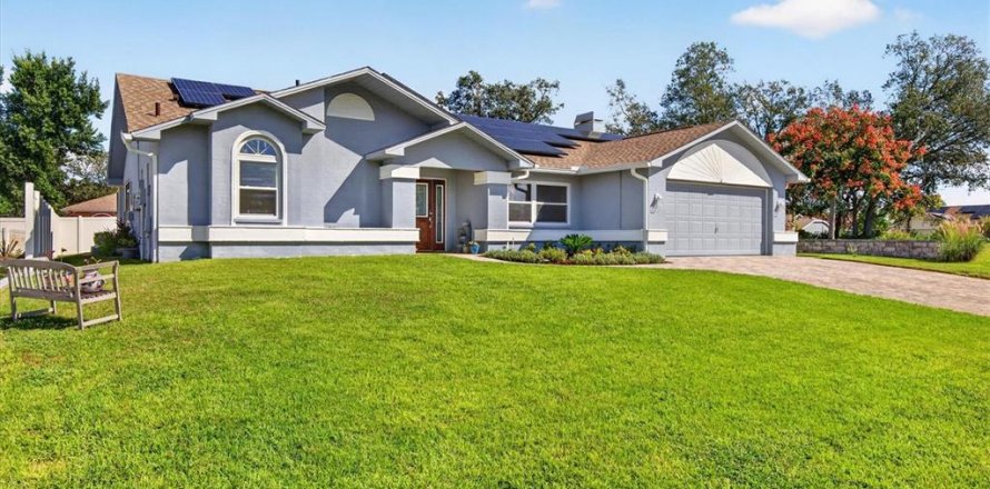 Villa ou maison à Spring Hill, Floride 3 chambres, 176.61 m2 № 2420023