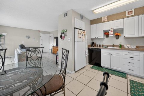 Condo in Casselberry, Florida, 2 bedrooms  № 1807932 - photo 6