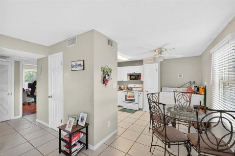 Condo in Casselberry, Florida, 2 bedrooms  № 1807932 - photo 5