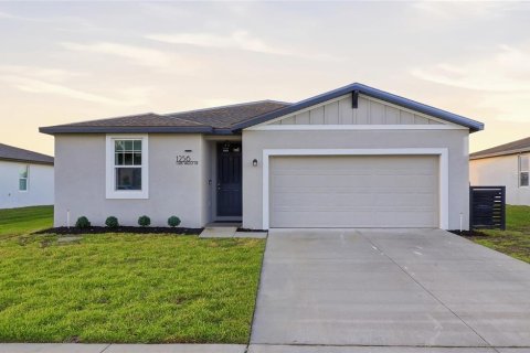 House in Auburndale, Florida 3 bedrooms, 138.52 sq.m. № 2100128