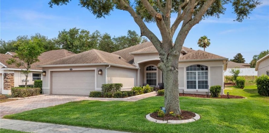 Villa ou maison à Clermont, Floride 4 chambres, 219.06 m2 № 2225550