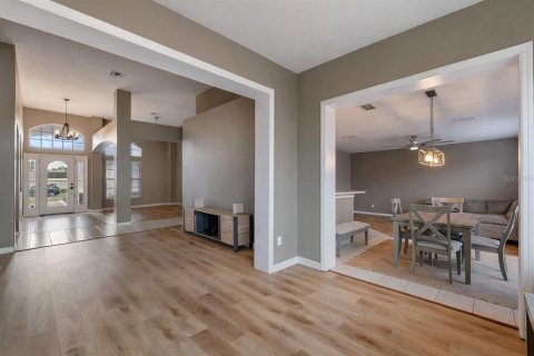 Villa ou maison à vendre à Clermont, Floride: 4 chambres, 219.06 m2 № 2225550 - photo 4