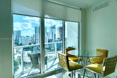 Condominio en alquiler en Miami, Florida, 2 dormitorios, 112.6 m2 № 1993678 - foto 9