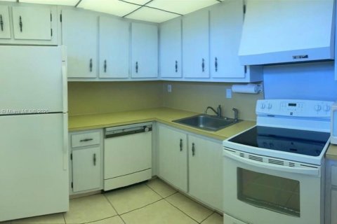 Condo in Hallandale Beach, Florida, 2 bedrooms  № 1760821 - photo 6