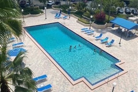 Condo in Hallandale Beach, Florida, 2 bedrooms  № 1760821 - photo 5
