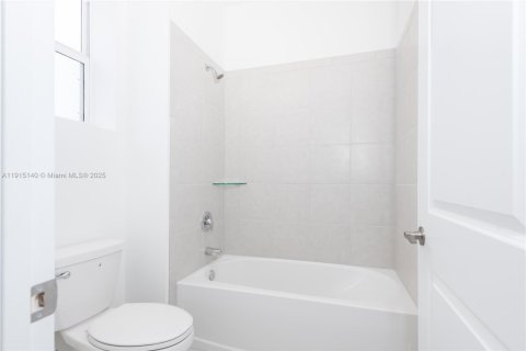 Casa en alquiler en Homestead, Florida, 5 dormitorios, 281.77 m2 № 1971298 - foto 17