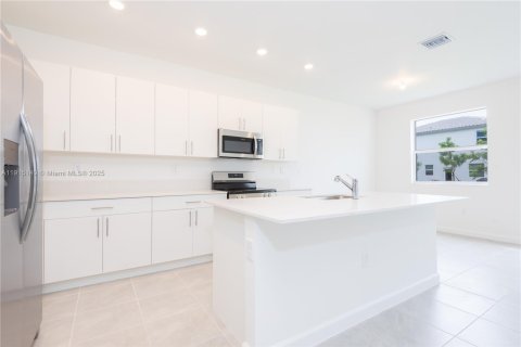 Casa en alquiler en Homestead, Florida, 5 dormitorios, 281.77 m2 № 1971298 - foto 11