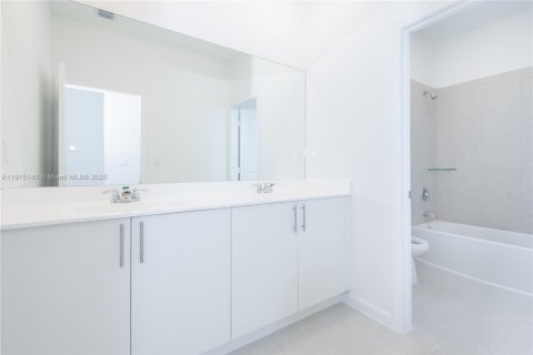 Casa en alquiler en Homestead, Florida, 5 dormitorios, 281.77 m2 № 1971298 - foto 16