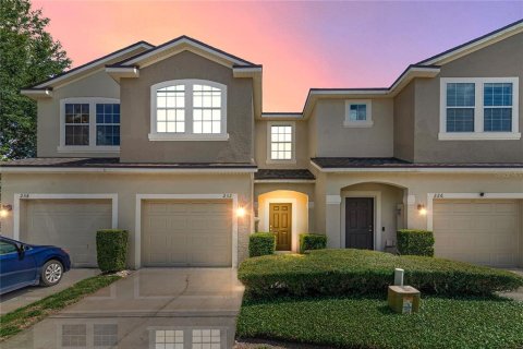 Townhouse in Oviedo, Florida 3 bedrooms, 141.95 sq.m. № 1791877 - photo 1