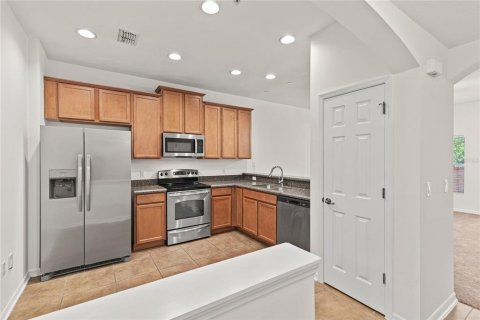 Townhouse in Oviedo, Florida 3 bedrooms, 141.95 sq.m. № 1791877 - photo 6