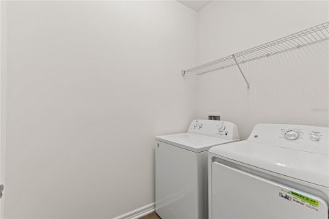 Townhouse in Oviedo, Florida 3 bedrooms, 141.95 sq.m. № 1791877 - photo 27