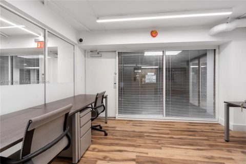 Commercial property in North Miami, Florida № 1868526 - photo 11