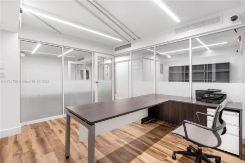 Commercial property in North Miami, Florida № 1868526 - photo 17