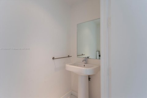 Copropriété à vendre à Miami, Floride: 2 chambres, 104.33 m2 № 2153700 - photo 26