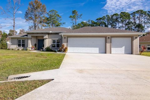 House in Palm Coast, Florida 3 bedrooms, 196.67 sq.m. № 1781174 - photo 1