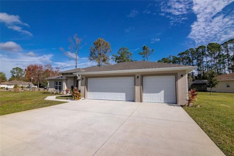 House in Palm Coast, Florida 3 bedrooms, 196.67 sq.m. № 1781174 - photo 2
