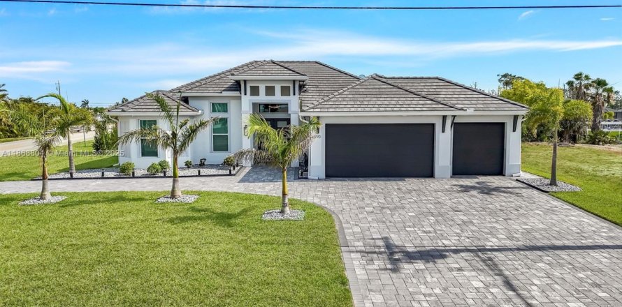 Casa en Cape Coral, Florida 3 dormitorios № 1896907