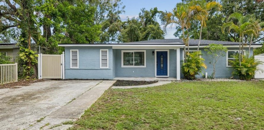 House in Largo, Florida 4 bedrooms, 134.43 sq.m. № 1795984
