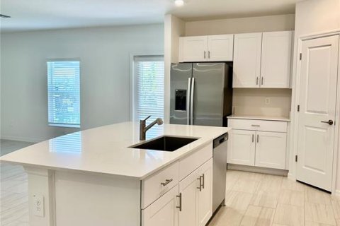 Casa en alquiler en Land O' Lakes, Florida, 5 dormitorios, 205.78 m2 № 1771380 - foto 9