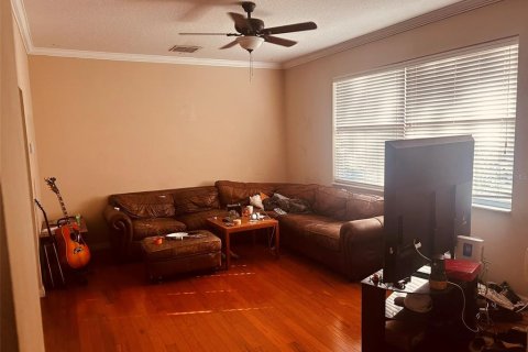 Casa en venta en Orlando, Florida, 4 dormitorios, 196.49 m2 № 2092034 - foto 2