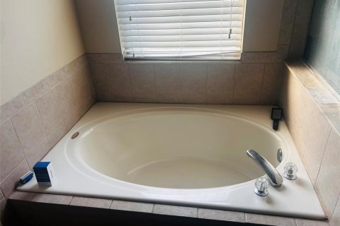 Casa en venta en Orlando, Florida, 4 dormitorios, 196.49 m2 № 2092034 - foto 6