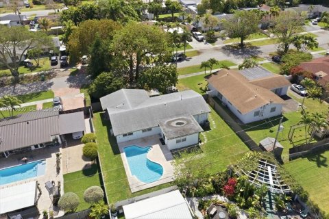 Villa ou maison à vendre à Cutler Bay, Floride: 3 chambres № 2042898 - photo 10