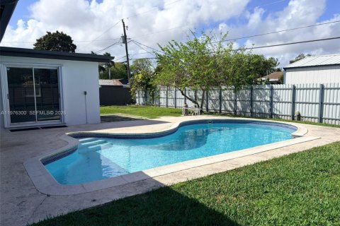 Villa ou maison à vendre à Cutler Bay, Floride: 3 chambres № 2042898 - photo 15