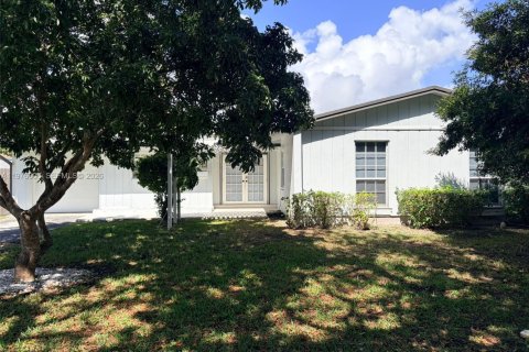 Villa ou maison à Cutler Bay, Floride 3 chambres № 2042898