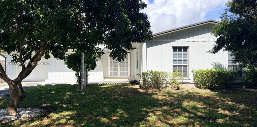 Villa ou maison à Cutler Bay, Floride 3 chambres № 2042898