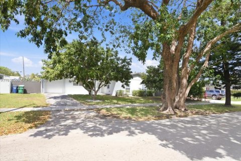 Villa ou maison à vendre à Cutler Bay, Floride: 3 chambres № 2042898 - photo 9