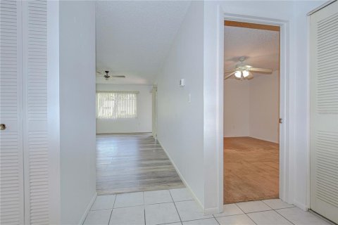 Condo in Largo, Florida, 1 bedroom  № 1785267 - photo 11