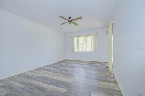 Condo in Largo, Florida, 1 bedroom  № 1785267 - photo 13