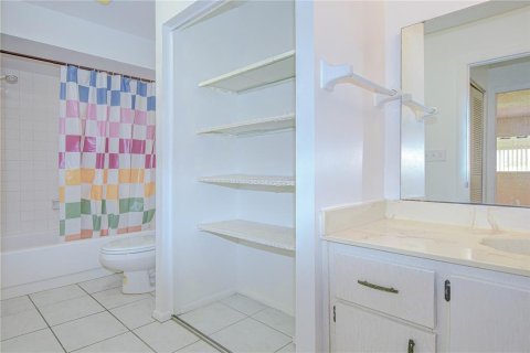Condo in Largo, Florida, 1 bedroom  № 1785267 - photo 17