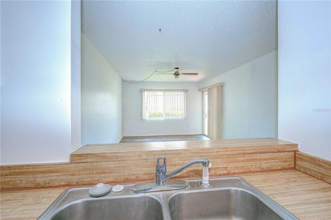 Condo in Largo, Florida, 1 bedroom  № 1785267 - photo 9