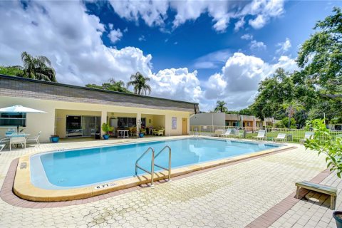 Condo in Largo, Florida, 1 bedroom  № 1785267 - photo 3
