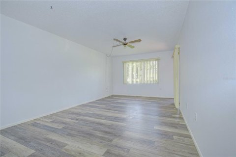 Condo in Largo, Florida, 1 bedroom  № 1785267 - photo 12