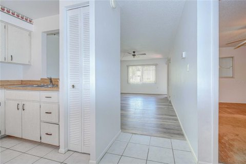 Condo in Largo, Florida, 1 bedroom  № 1785267 - photo 10