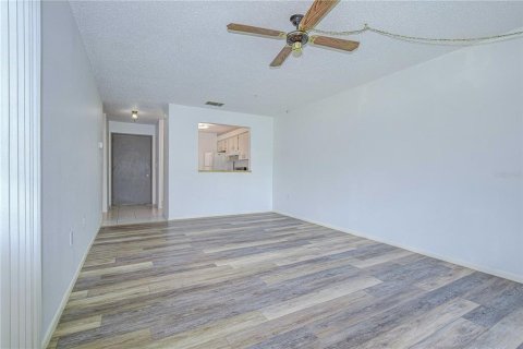 Condo in Largo, Florida, 1 bedroom  № 1785267 - photo 15