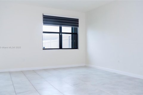 Townhouse in Hialeah, Florida 3 bedrooms, 162.67 sq.m. № 1896294 - photo 15