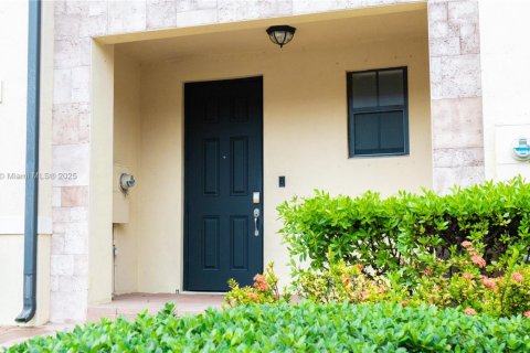 Townhouse in Hialeah, Florida 3 bedrooms, 162.67 sq.m. № 1896294 - photo 5