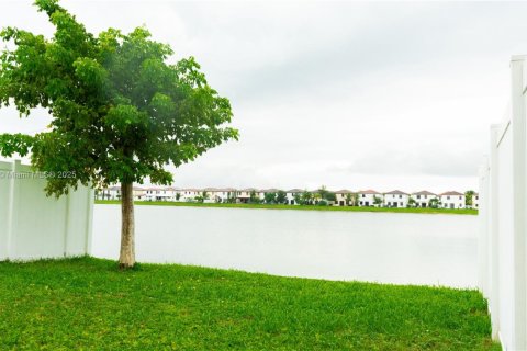 Townhouse in Hialeah, Florida 3 bedrooms, 162.67 sq.m. № 1896294 - photo 10