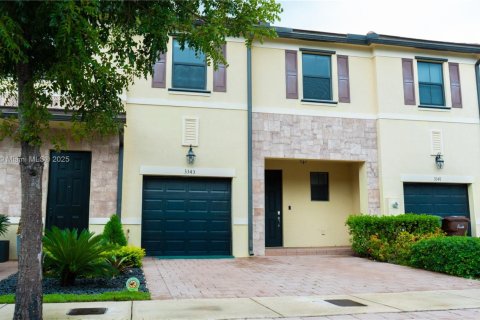 Townhouse in Hialeah, Florida 3 bedrooms, 162.67 sq.m. № 1896294 - photo 3