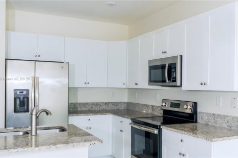 Townhouse in Hialeah, Florida 3 bedrooms, 162.67 sq.m. № 1896294 - photo 20